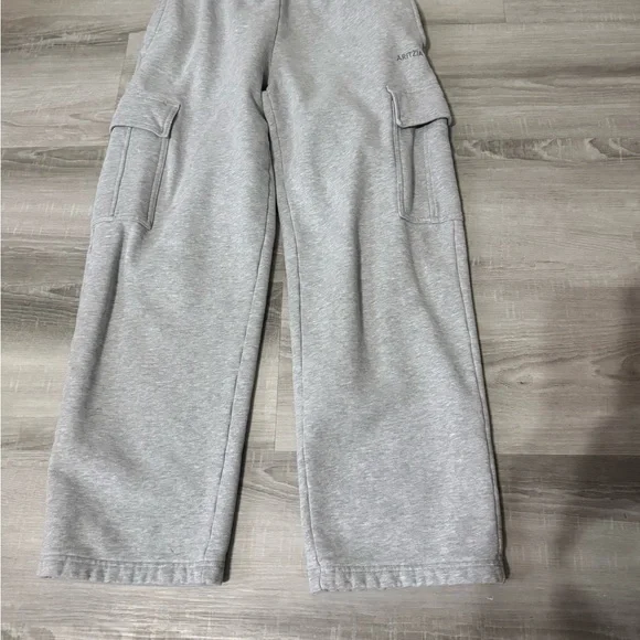 Aritzia Light Gray Cargo Pants Heather Chrome - Picture 2 of 6